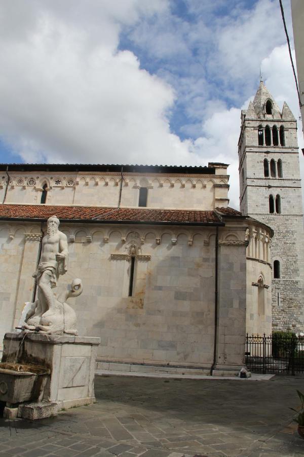 La Porta Sui Monti Di Luna Carrara Kültér fotó